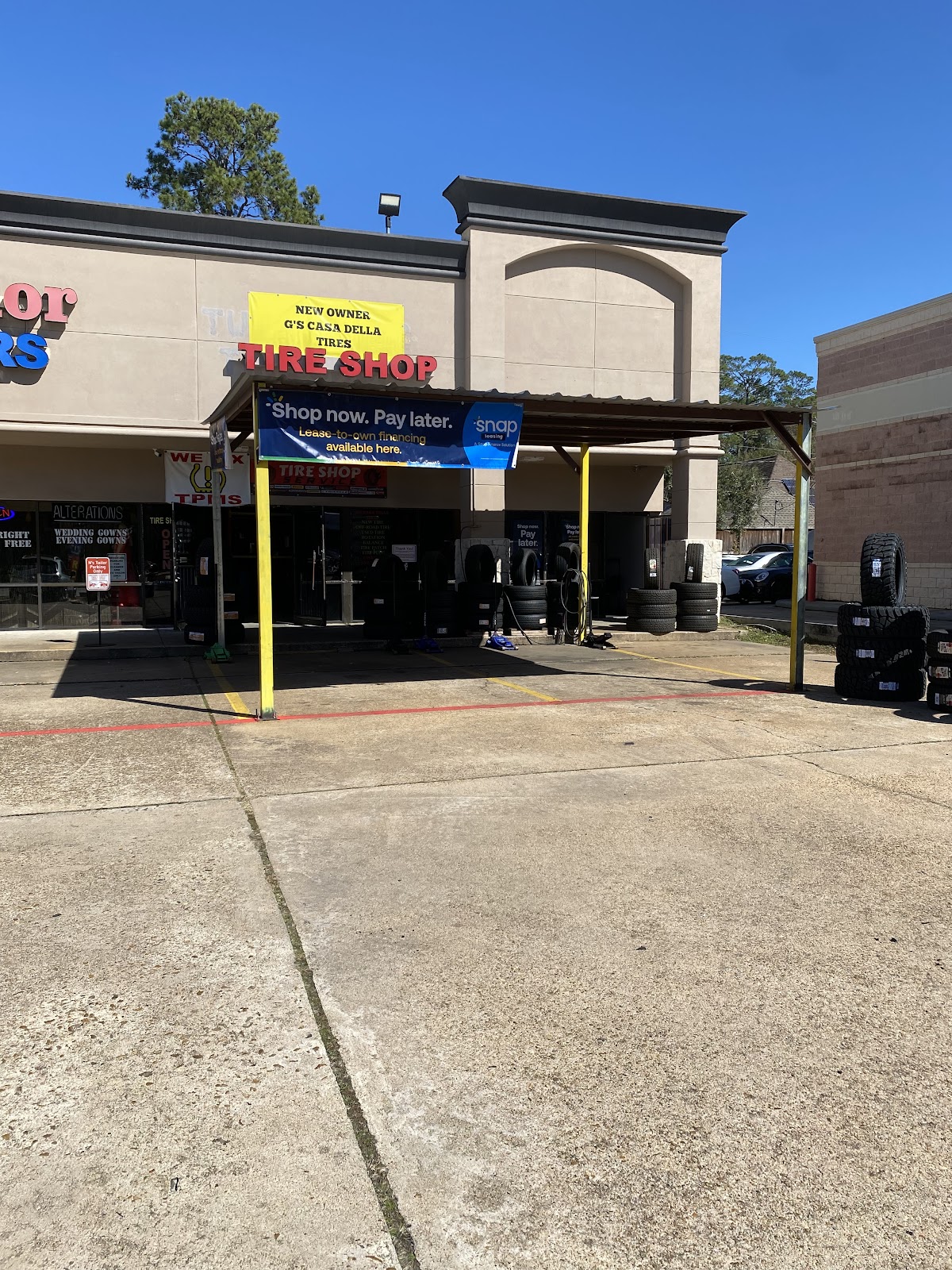 Tire service area at G'S CASA DELLA TIRES LLC