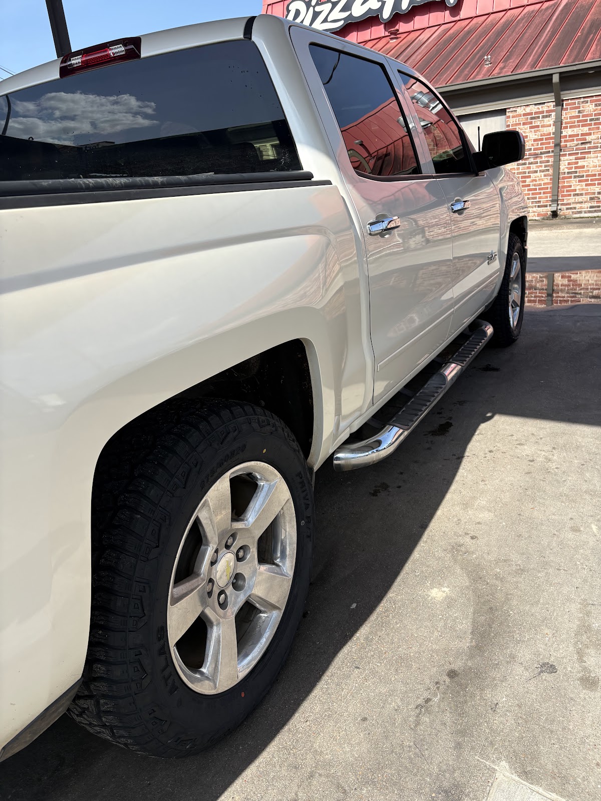 Tools and tire equipment at G'S CASA DELLA TIRES LLC